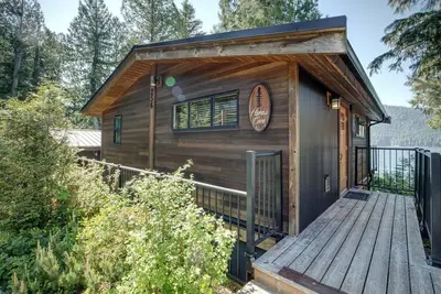 Image de Oceanfront view, sleep 7, pet friendly in Port Renfrew Bc