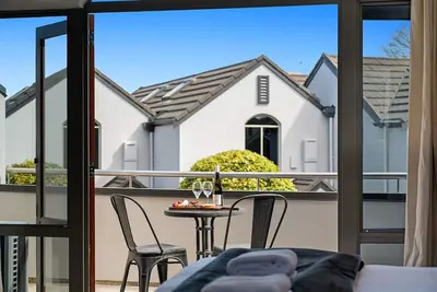 Image de Base: 2 Extra: $30<br>Apartment 1, at 9 Tui Street