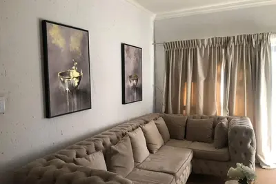 Image de Inviting 3-Bed Apartment in Edenvale