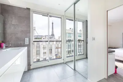 Luxury Eiffel Tower view - Paris 16