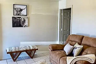 Image de Cozy, clean and lovely 1 bedroom apartment with full  kitchen. Pet friendly!