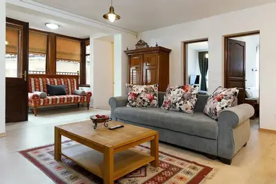 Image de Cozy Apartment - Residence in Brasov's Historical Center - Free Parking