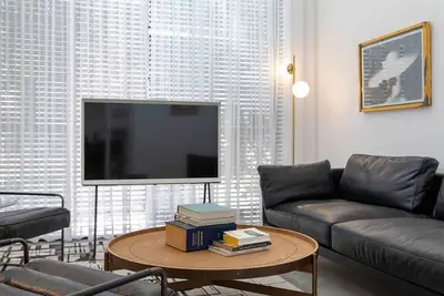 Image de A Bauhaus Gem - Prime Location