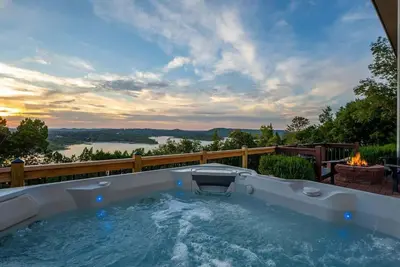 Image de A Dream Getaway: Sunset Sanctuary Table Rock Lake