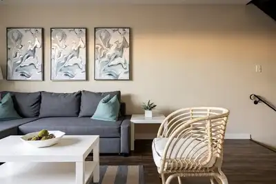 Image de Arena District Townhouse close to Convention Centr