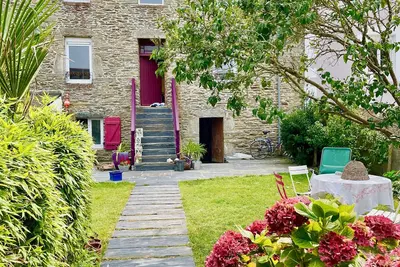 Image de Maison de famille à 100m de la plage sur l'île de Groix charme fou jardin clos.