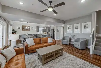 Image de Indoor/Outdoor Pool, HotTub, Paddleboard & LakeFun