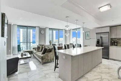 Image de Panoramic Perfection: 3br Breathtaking Water Views