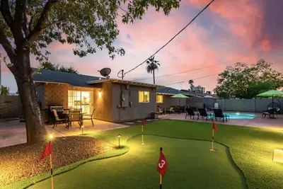 Image de Old Town Escape|Free Heated Pool & Spa|Sleeps 12