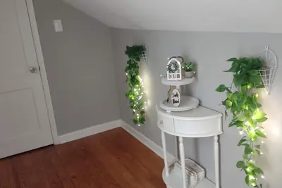 Image de Cozy Suburban Nest Guest Suite separate from main home with hottub