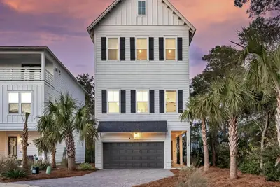 Image de Spacious 3-Story Cozy Beach Home! Discounted Fall!