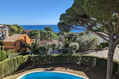 Image de Appartement de charme avec vue mer et piscine, à 10 minutes à pied de la plage