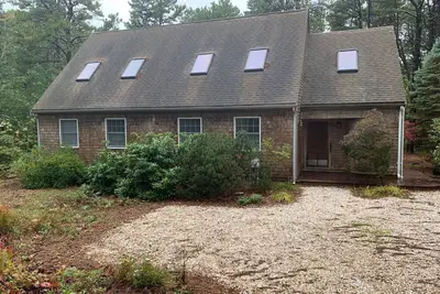 Image de Gorgeous Light and Airy 3 Beds in the woods! (Cs0030)