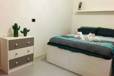 Room with private bathroom City of Parma - shared apartment