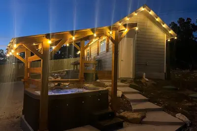 Image de Hot tub, free WiFi, pet friendly, 10 minutes to Canyon Lake\/boat ramp