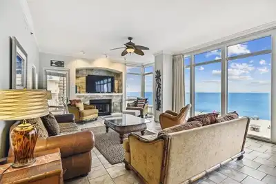 Image de Beautiful end 3 bdr unit with fabulous views, Spring\/Summer open book now!