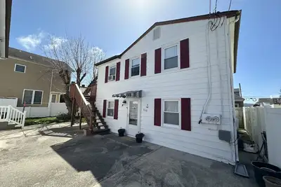 Image de 2 Bedroom 1 Bath 1 block to Sunset Lake & 3 blocks to the Beach!
