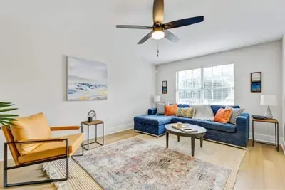 Image de The Ember- 2 story townhome minutes to the airport and downtown