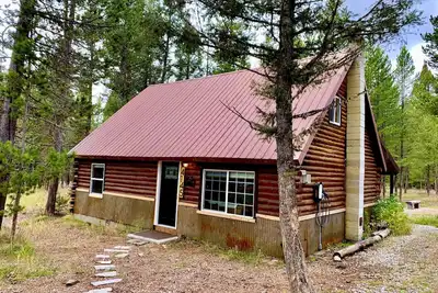 Image de Dog Friendly! Relaxing Hot Tub Rustic Log Cabin! Fire pit & indoor fireplace!
