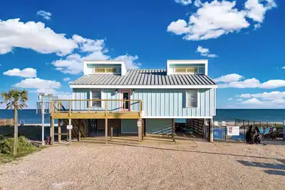 Image de Dog-friendly with Gulf view, pool, balcony, deck, fireplace, central Ac, & W/D