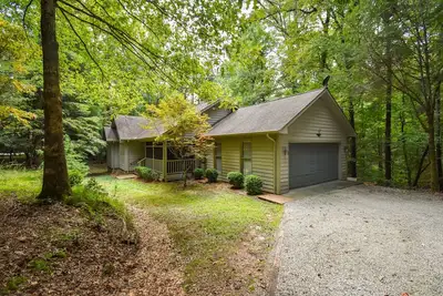 Image de Skylake home with pool & tennis access - fireplace, grill, large deck, and Ac