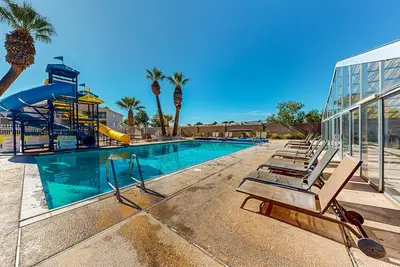 Image de Condo with patio, pools, hot tub, sports courts, rec room, & fitness center