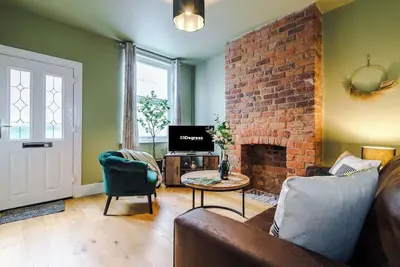Image de New! Stylish home, amazing location, sleeps 6!