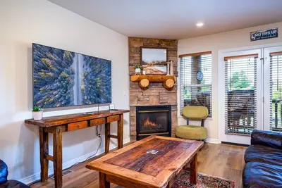 Image de Cozy, Comfy, Condo | Game Rm | Pool | Hot Tub