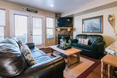 Image de Basin Lakeside Getaway | Pool | Gym | Game Room