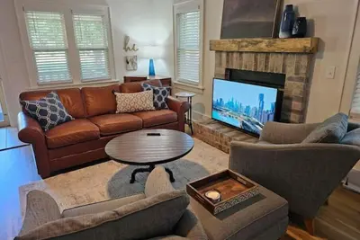 Image de Porch Swing Place - Newly Renovated Charm\n
