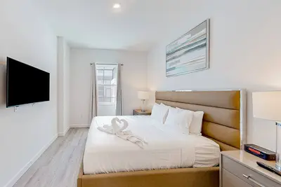 Image de Two-story, dog-friendly townhouse with a lanai, private pool, & washer/dryer