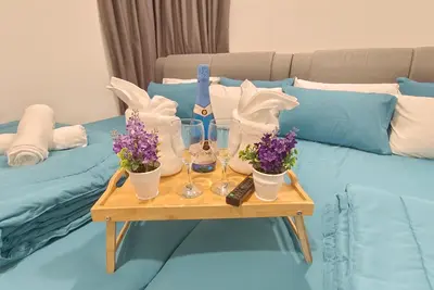 Image de Mid Valley Southkey Spacious Family-sized Condo with Bathtub & Straits View