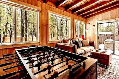 Image de Ski & Board! Great for Family, Pets, Fire-pit, Bbq & Ev Tesla Charger, King Bed