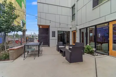 Image de Chic 1-bed in Vibrant Optimist Park by RedAwning