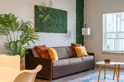 Image de Lush green Retreat 10 Min to Parks Pets Allowed