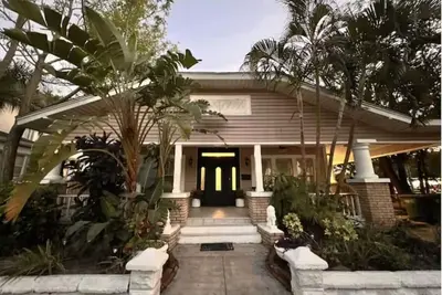 Image de Charming Bungalow with Guesthouse Hot tub, Fire Pit, Outdoor Kitchen-Pet friendly