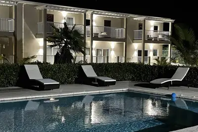 Image de Below Budget Studio in Grace Bay!