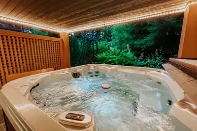 Image de * Golden Hearts * 2010 Olympic Retreat w/Hot Tub