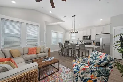 Enjoy Sea Life! Steps to the Beach!