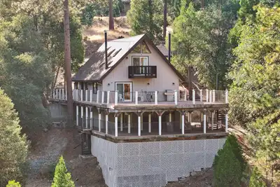 Image de Spacious Pine Mountain Lake Cabin Rental w/ Decks