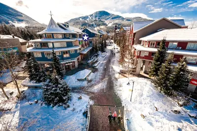 Image de * The Bluebird * Village Stroll View w/Hot Tub