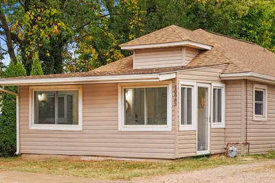 Image de 3-bed, 2-bath lakehouse Grill, hot tub, firepit and on-site boat parking.