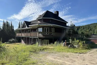 Super Private property. Relaxing five bedroom