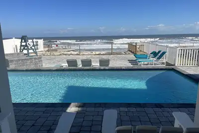 Image de Renovated, direct oceanfront 5br/6ba private pool home sleeps 16.