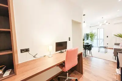 Image de Newly Renovated Athens Retreat: Central Location, Metro Access, & Cozy Balcony!