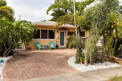 Image de Palms 1 - entire house minutes away from beaches\n\n