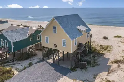 Image de 🌞4 Bedroom House On the Beach-Haven Harbor🌞