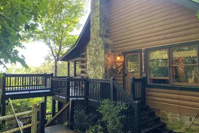 Image de Cozy Haven - Mountain View, Hot Tub, Fire Pit