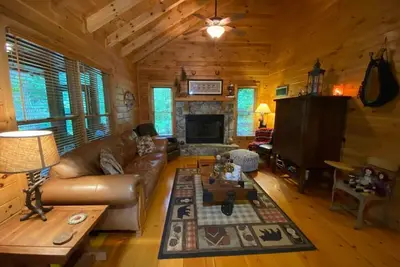 Image de Cabin with a Creek Screened porch. Pet Friendly