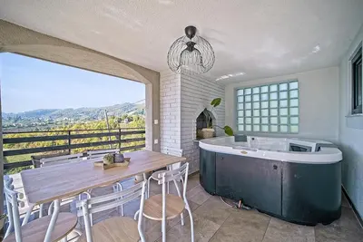 Image de Superbe maison à Ivancici avec jacuzzi